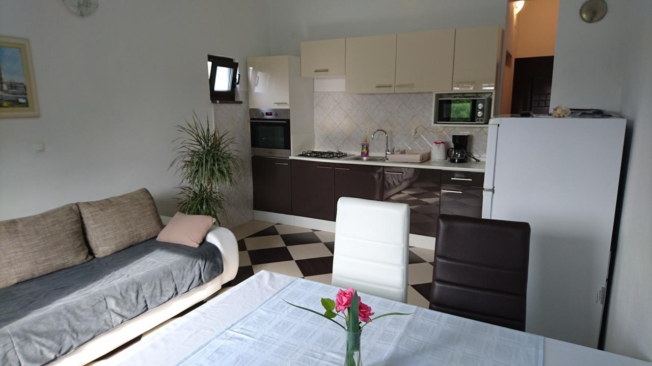 Apartman Bojana Apartment Starigrad Paklenica Ngoại thất bức ảnh